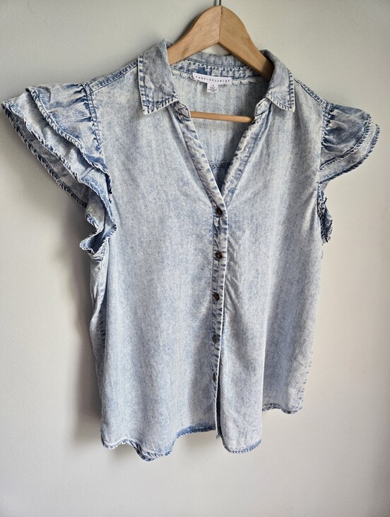Jane and Delancey Tops - JANE + DELANCEY Light Blue Denim-Effect Ruffle Sleeve Lyocell Button Front Top